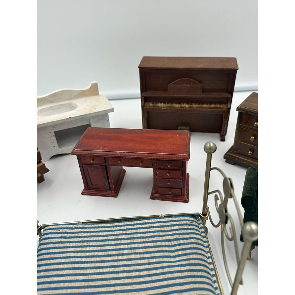 Lot of 9 Pieces of Vintage Doll Furniture - Picture 6 of 6